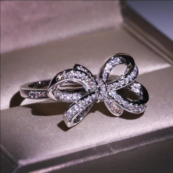 Sparkling Big Bow Knot white zircon Ring - Picture 5 of 7